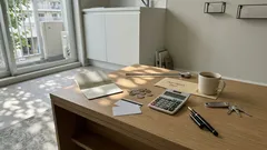 年末の家計見直しに効く：70代単身の貯蓄と住まいを平均・中央値で読み解く