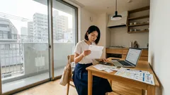 年金を受け取り始めた年の確定申告 「申告不要」の条件(400万円・20万円)と、申告したほうが得になる例外