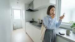 ツヤでもマットでもない“ふわっと霞む唇”へ。M・A・C「パウダー キス」新作の発売日・価格・使い分け