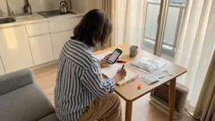 老後資金の数字に惑わされない：70代夫婦の貯蓄データ「平均」と「中央値」から家計赤字の理由を読む