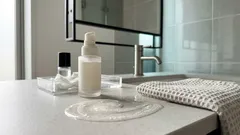 高級美容液を出し過ぎたらどうする？ムダを減らす使い切り方と使用期限の基本