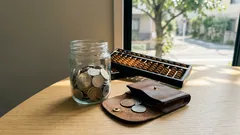 還暦の貯蓄はどの位置?平均と中央値で見る現在地と、「3000万円以上」・就労意向の内訳